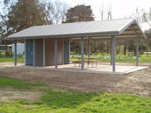 1D Restroom & Shelter with 6P Hybrid System – Arthurs Creek